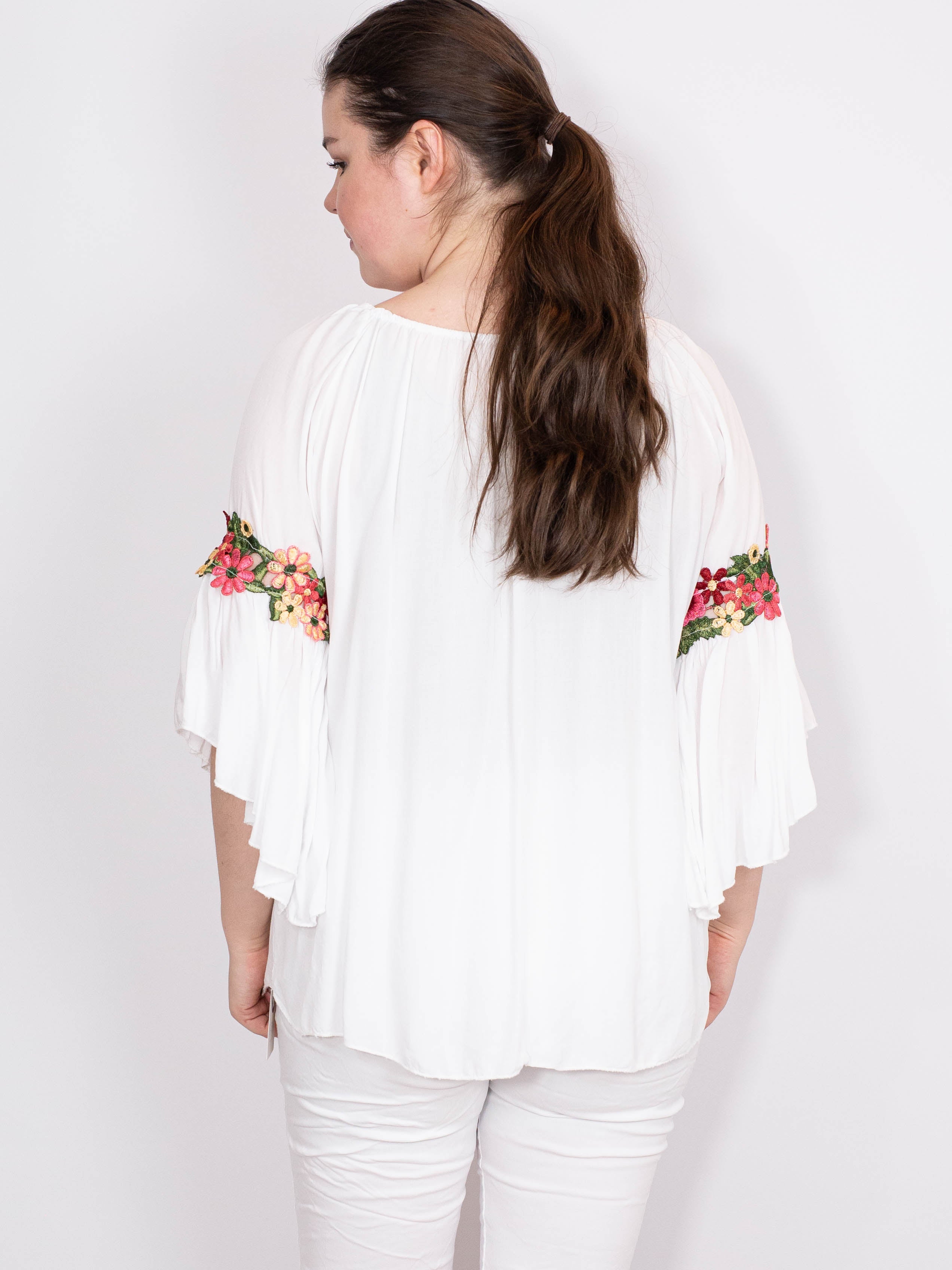 Bluse med blomster broderi - Brystmål 120cm