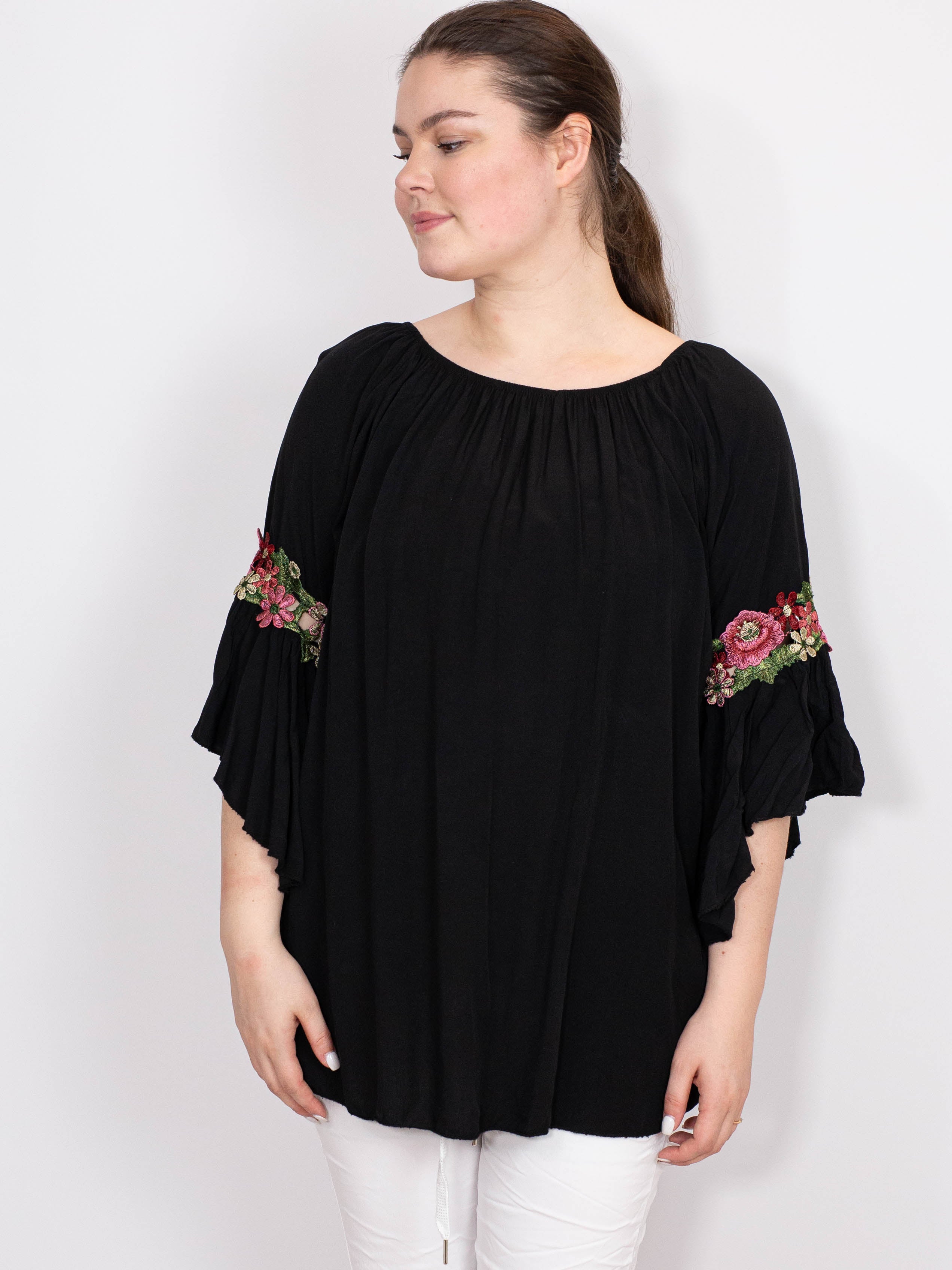 Bluse med blomster broderi - Brystmål 120cm