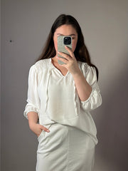 Skjortebluse med smock skuldre - Brystmål 130cm